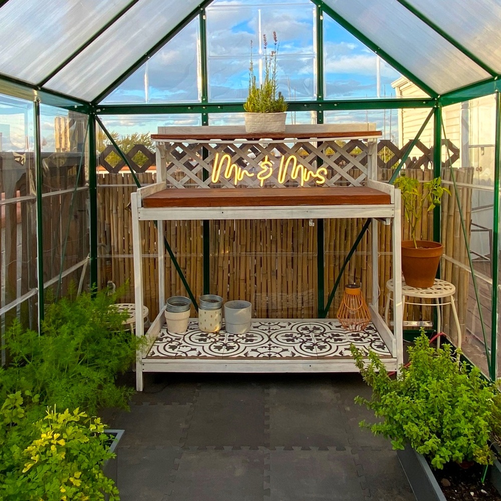 “Mr & Mrs” LED Neon Sign